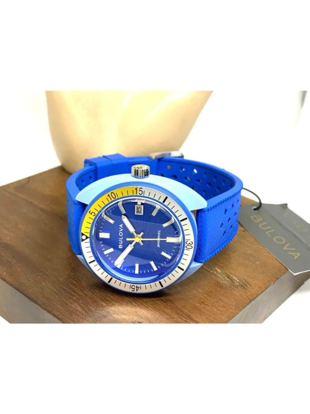 Bulova Men's Watch 98B445 Snorkel Blue Tang Fish Quartz Rubber Strap 41mm